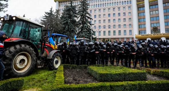 Noi proteste: Agricultorii își scot tehnica și utilajele agricole în stradă